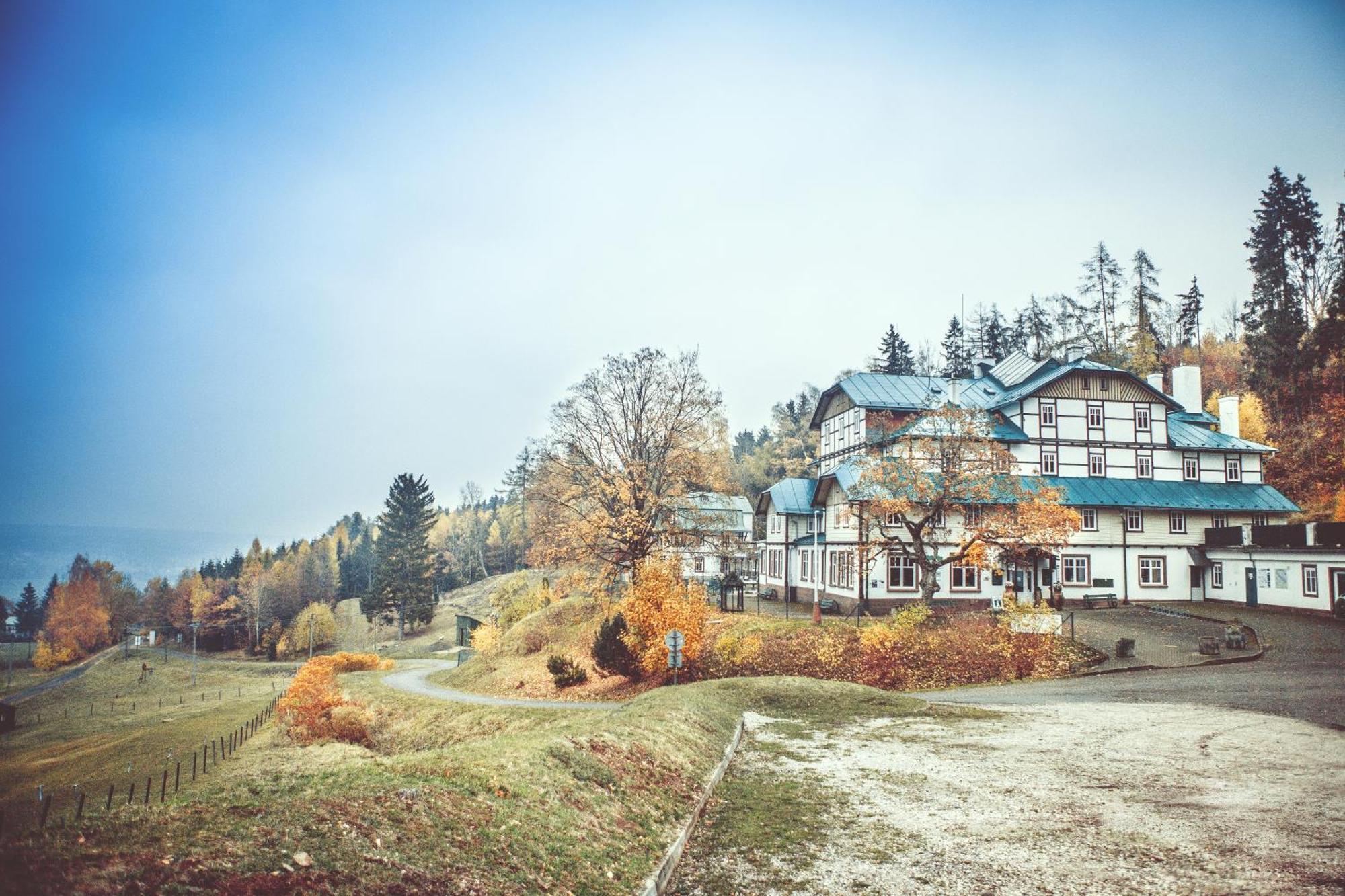 Retro Hotel Pod Zvicinou Bílá Třemešná 외부 사진